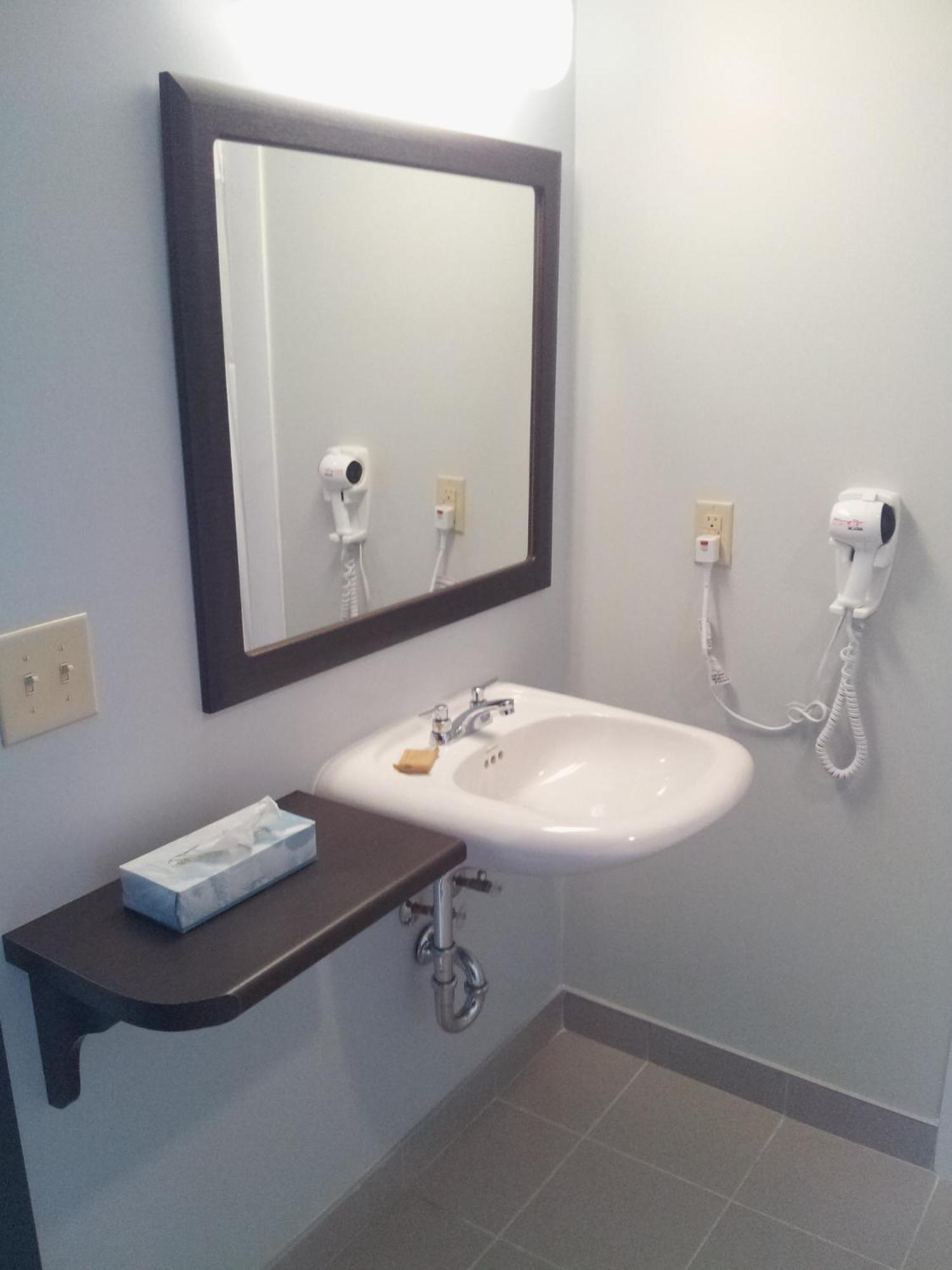 Midland Inn & Suites מראה חיצוני תמונה