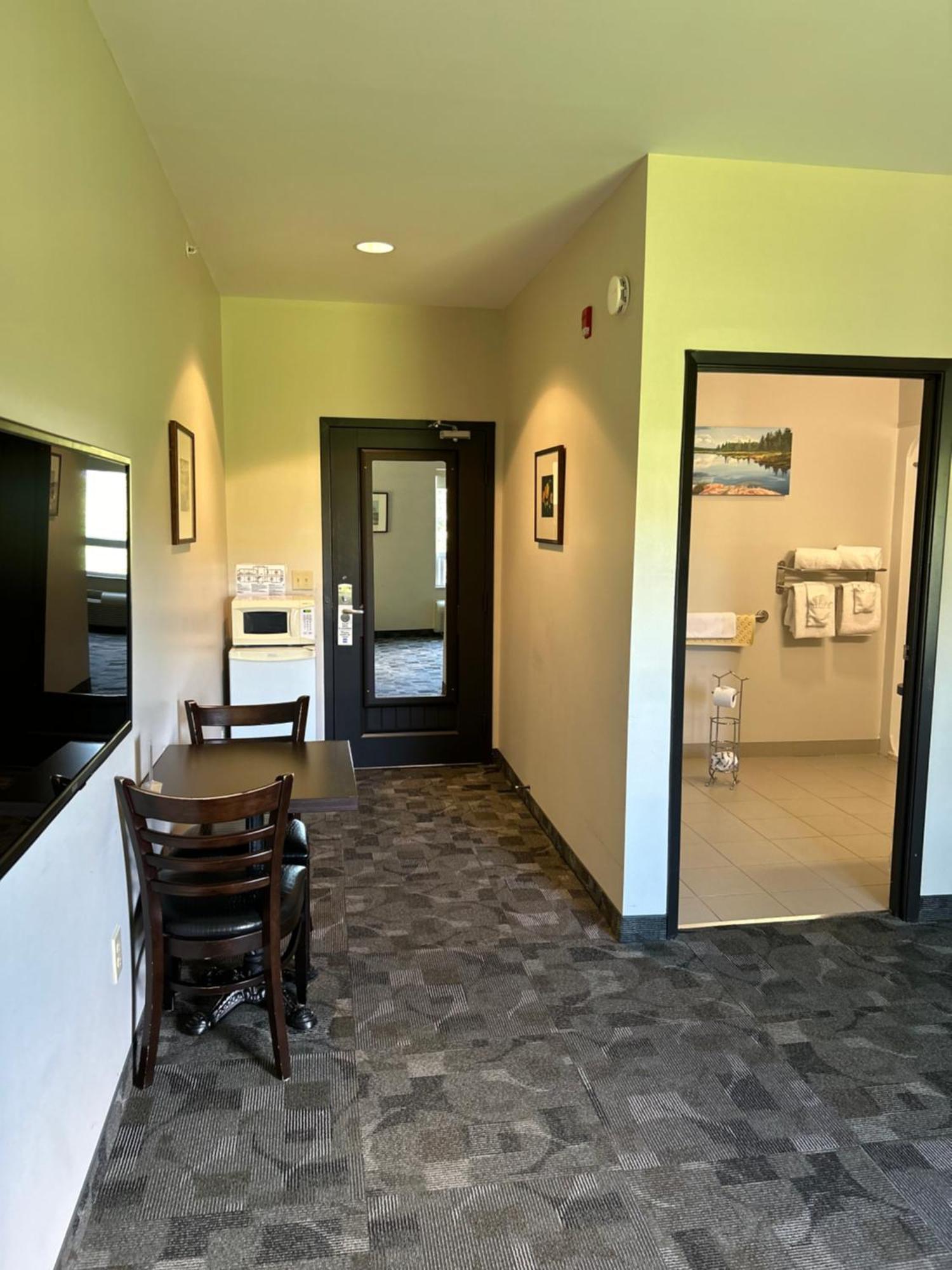 Midland Inn & Suites מראה חיצוני תמונה