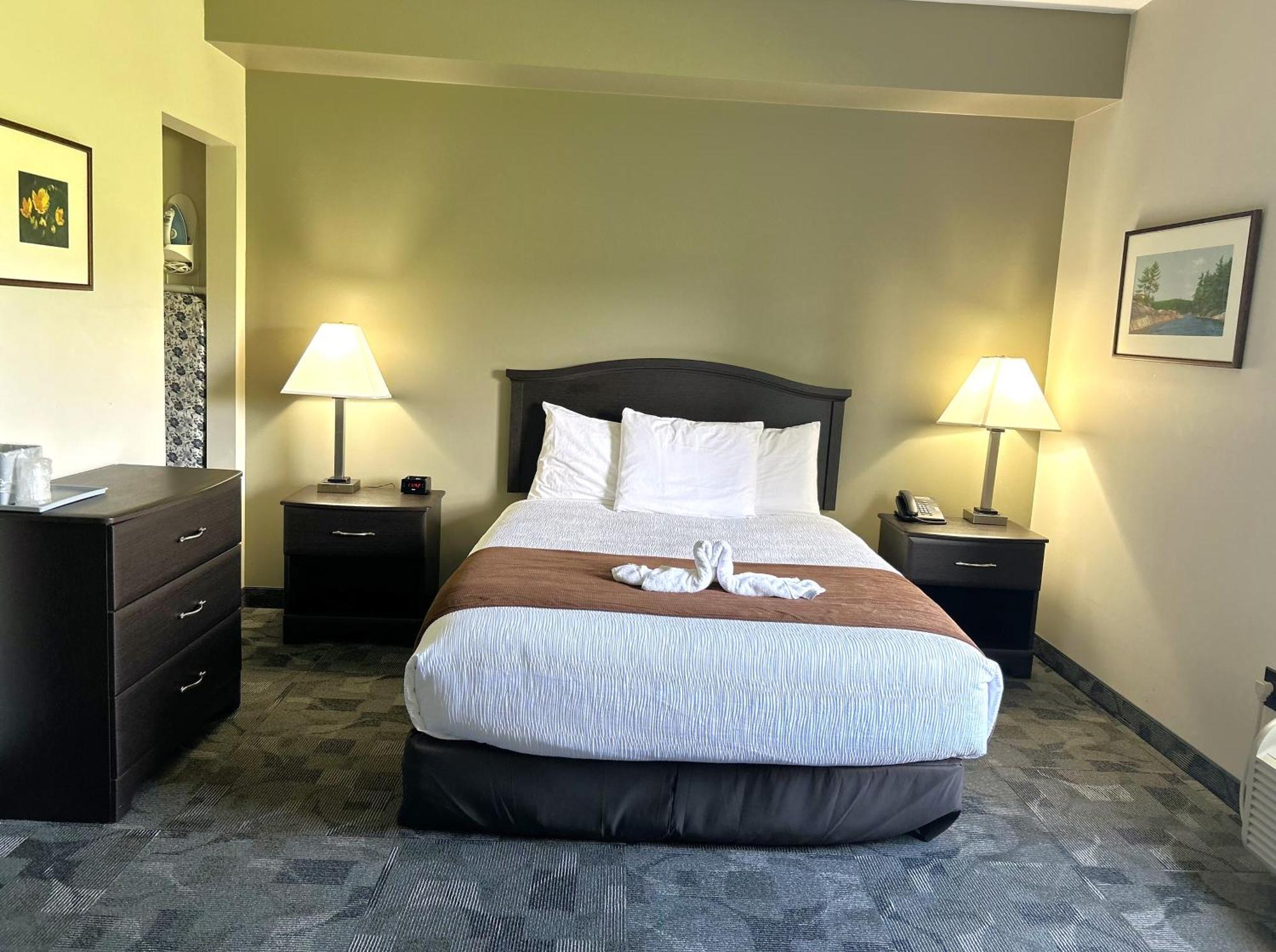 Midland Inn & Suites מראה חיצוני תמונה