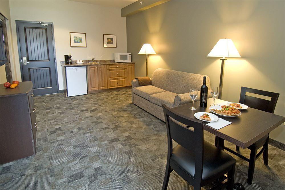 Midland Inn & Suites מראה חיצוני תמונה